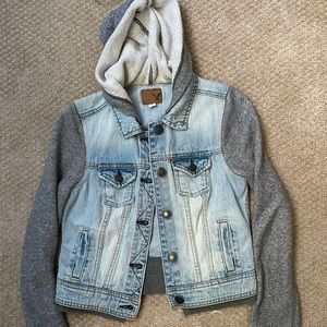 American Eagle demin jacket w hood